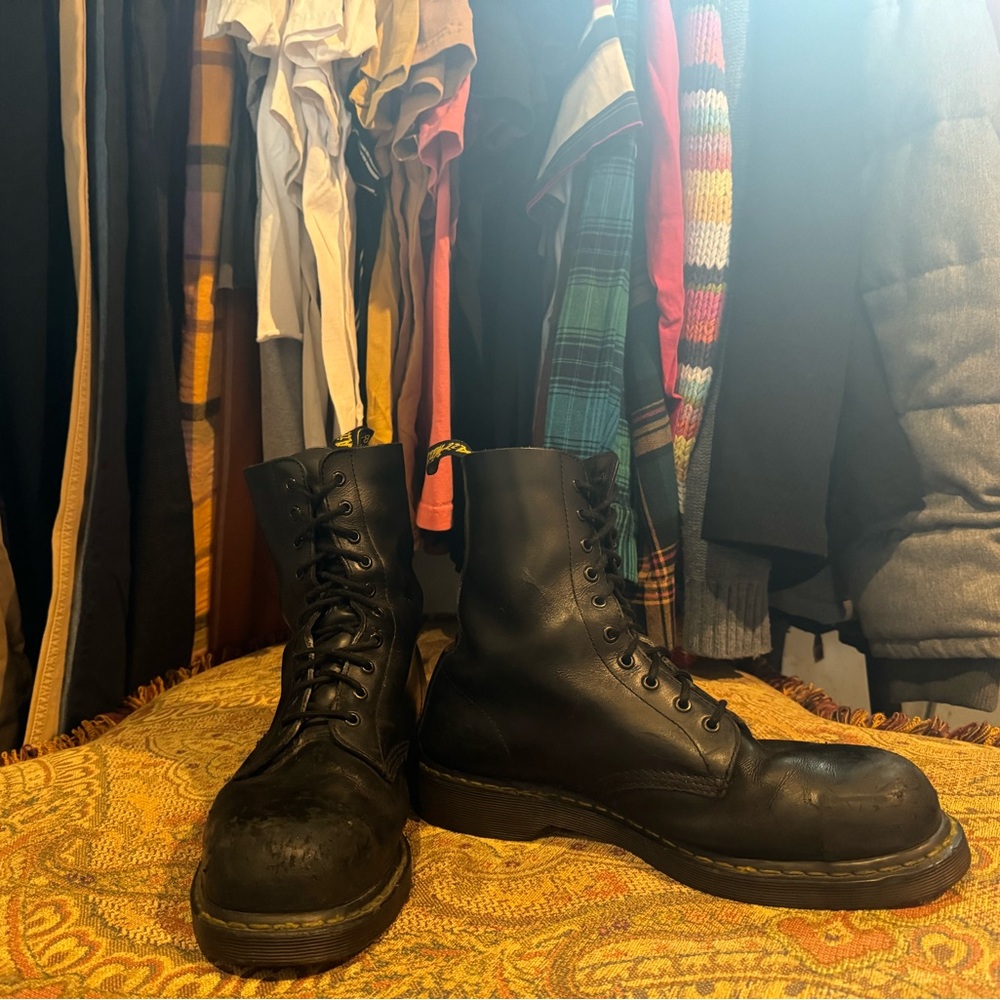 Rare vintage Dr Martens 10 eye boots